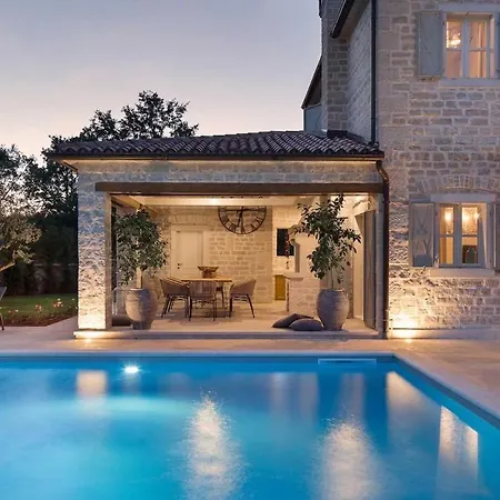 Villa Vacay Elena With Pool