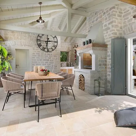 Villa Vacay Elena With Pool *