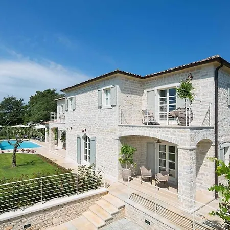 Vacay Elena With Pool Villa *